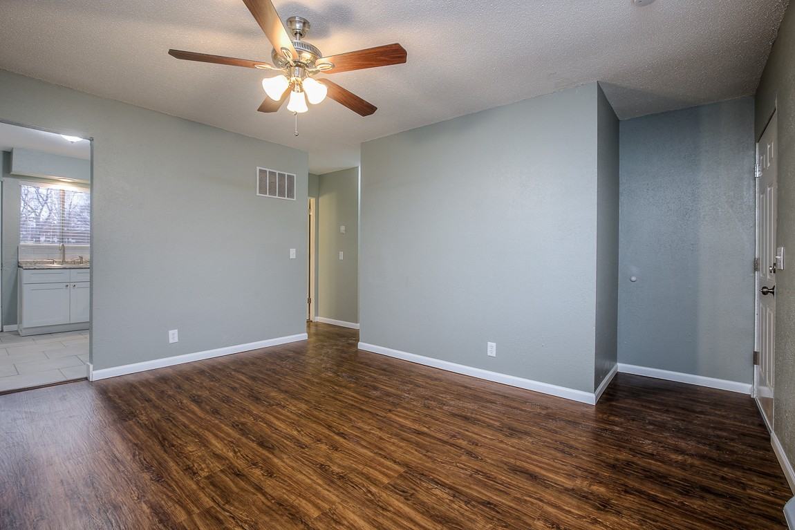 514 Ne Corder St #B - Photo 7 of 35