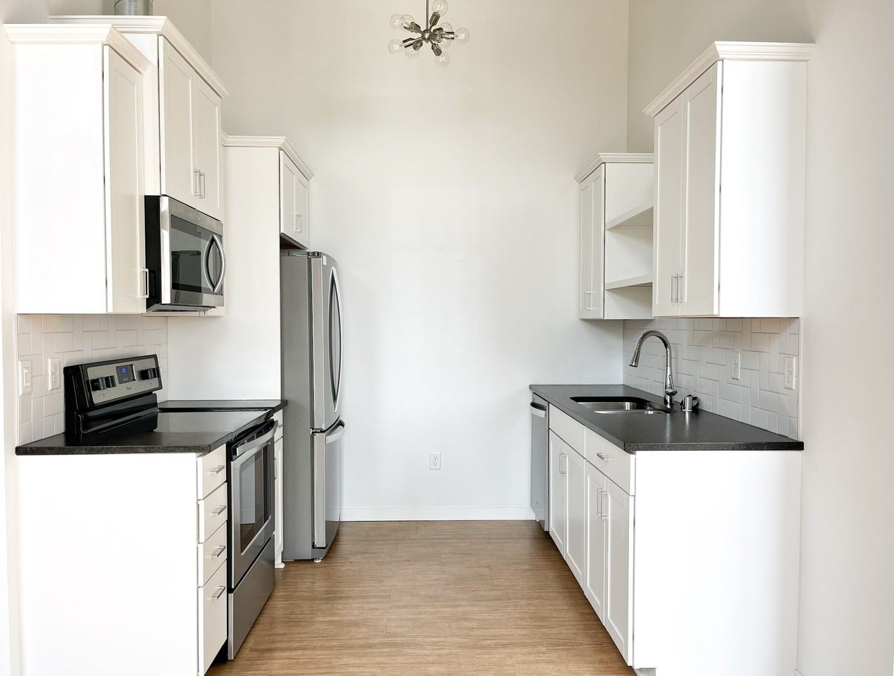 Grand & Syndicate Apartments - Photo 3 of 21