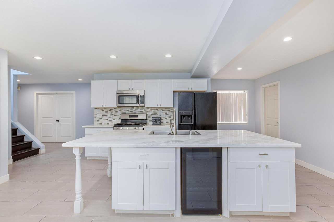 Alcoa Ave - Photo 4 of 11