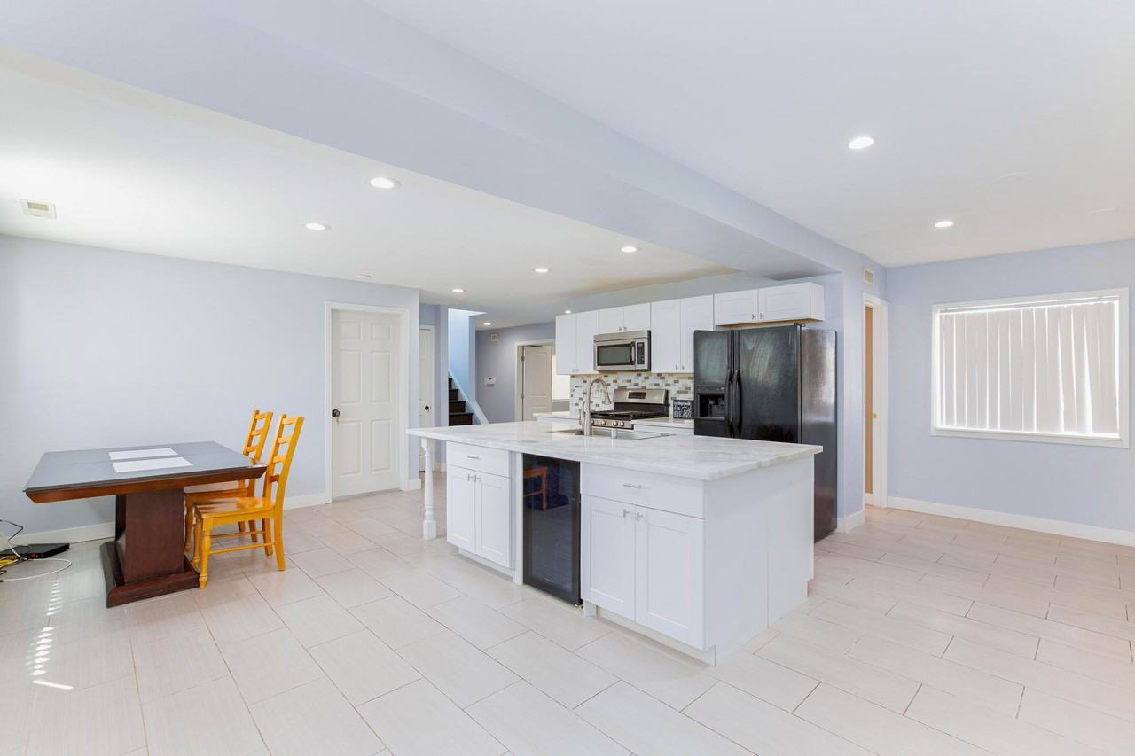 Alcoa Ave - Photo 2 of 11