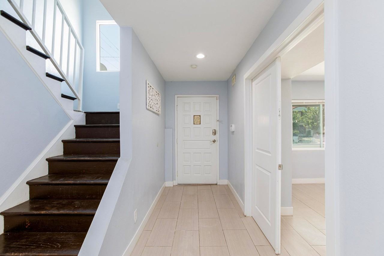 Alcoa Ave - Photo 3 of 11