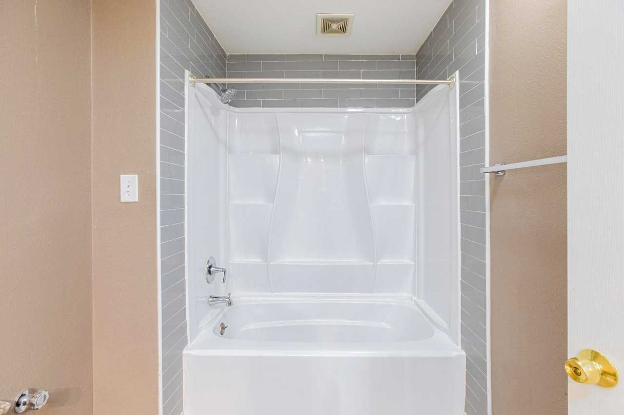 Alcoa Ave - Photo 7 of 11