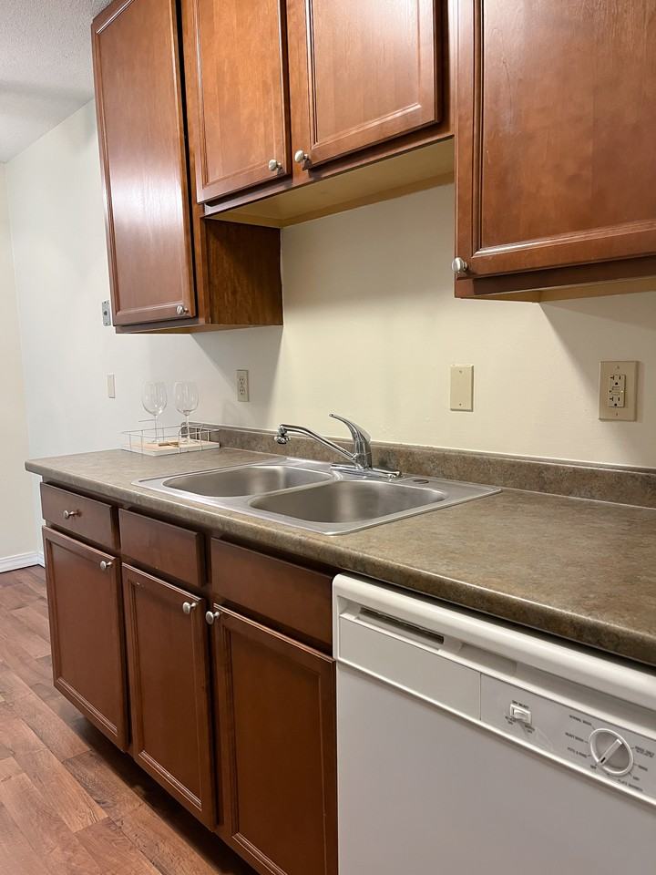 Greenway Commons - Photo 2 of 7