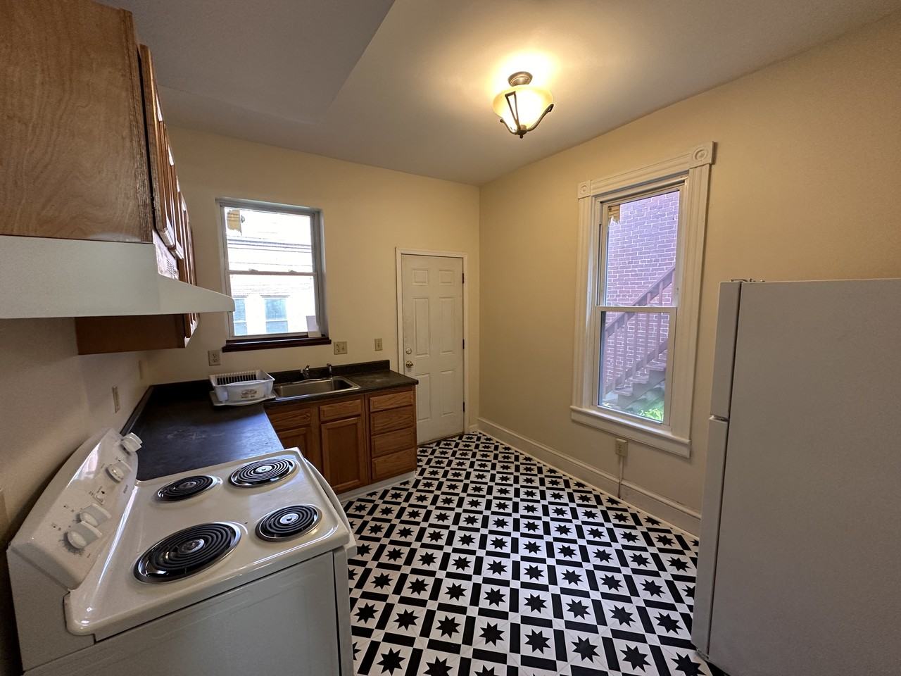 210 Knox St - Photo 2 of 11