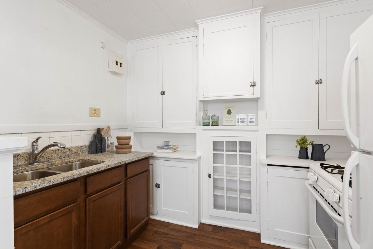 Brownstone on Grand - Photo 3 of 12