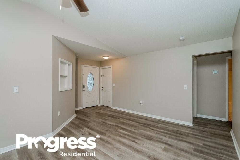 1402 Thistledown Dr - Photo 3 of 15