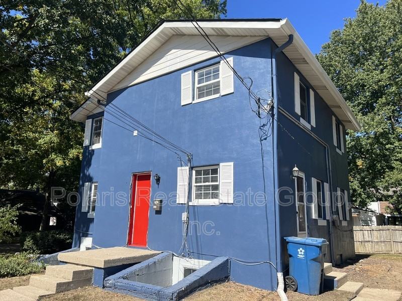 1004 E 61st St - Photo 3 of 8