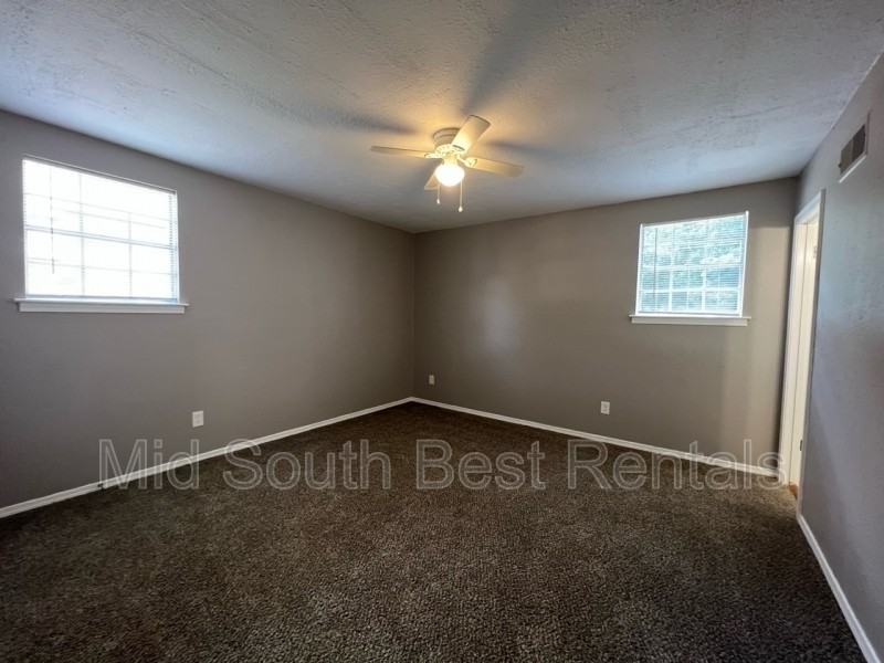 6477 Birkenhead Rd - Photo 4 of 8