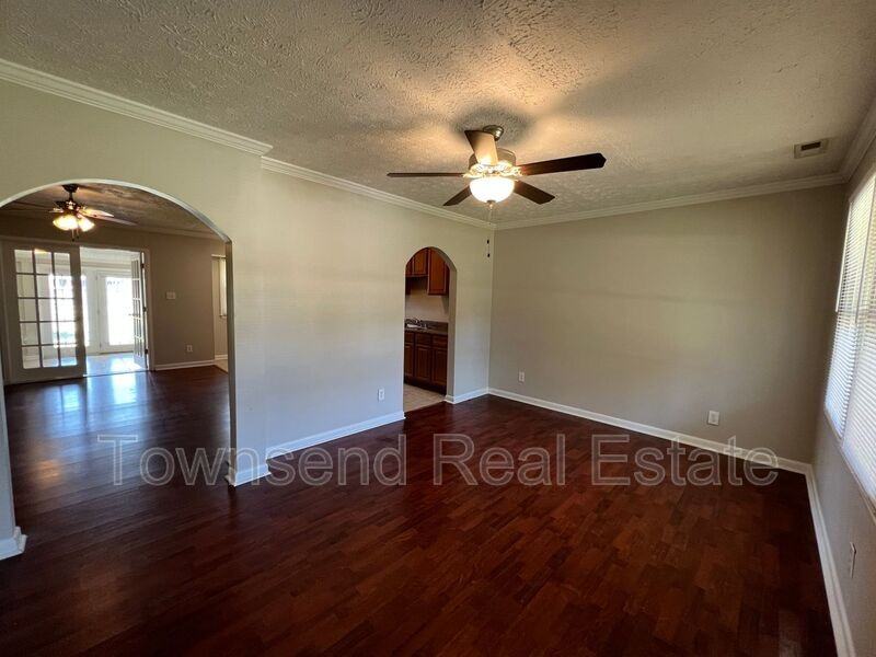 7143 Stoney Point Rd - Photo 3 of 17