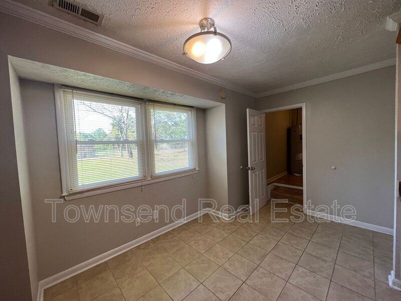 7143 Stoney Point Rd - Photo 6 of 17