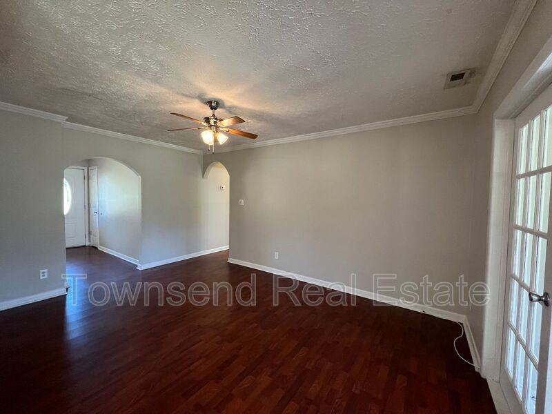 7143 Stoney Point Rd - Photo 7 of 17