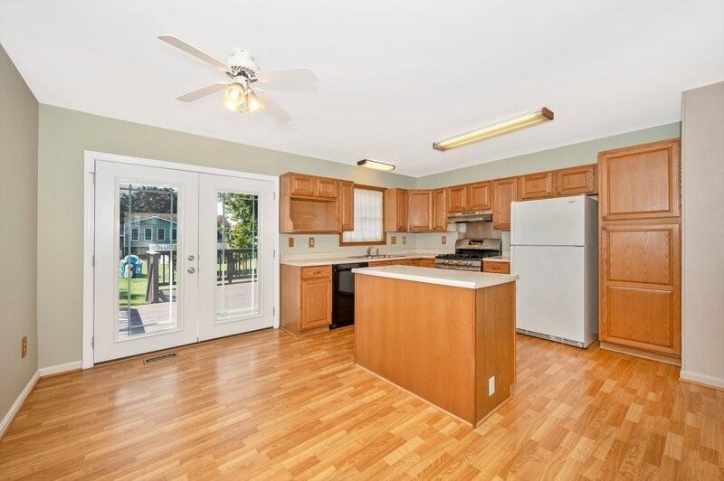 111 Kevins Ct - Photo 3 of 34