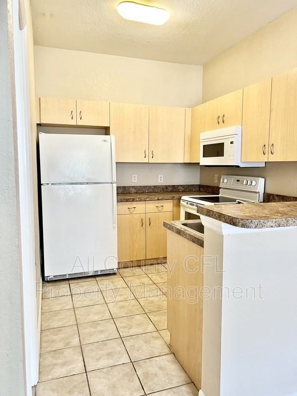 21202 Indian Creek Dr - Photo 5 of 28