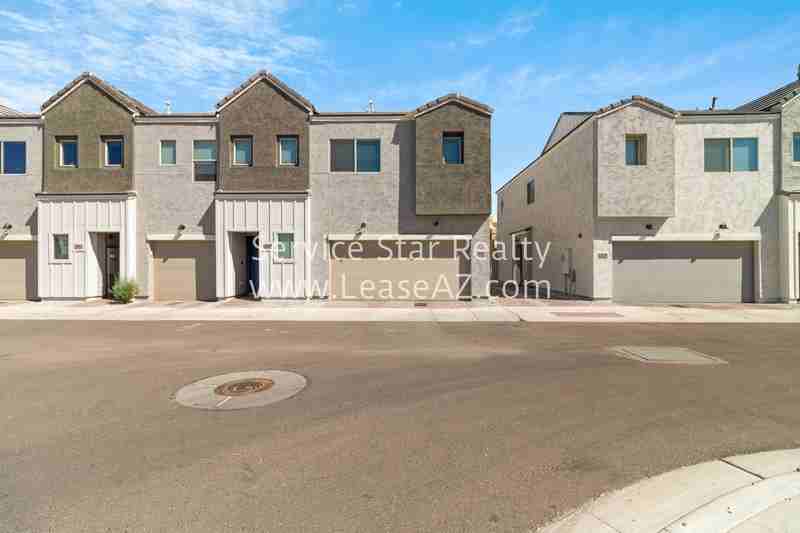 8283 N 22nd Dr - Photo 3 of 28