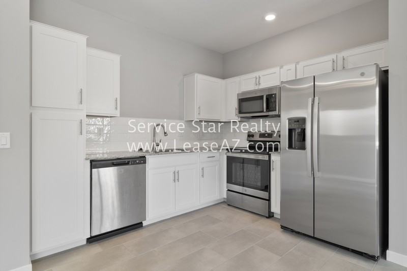 8283 N 22nd Dr - Photo 5 of 28