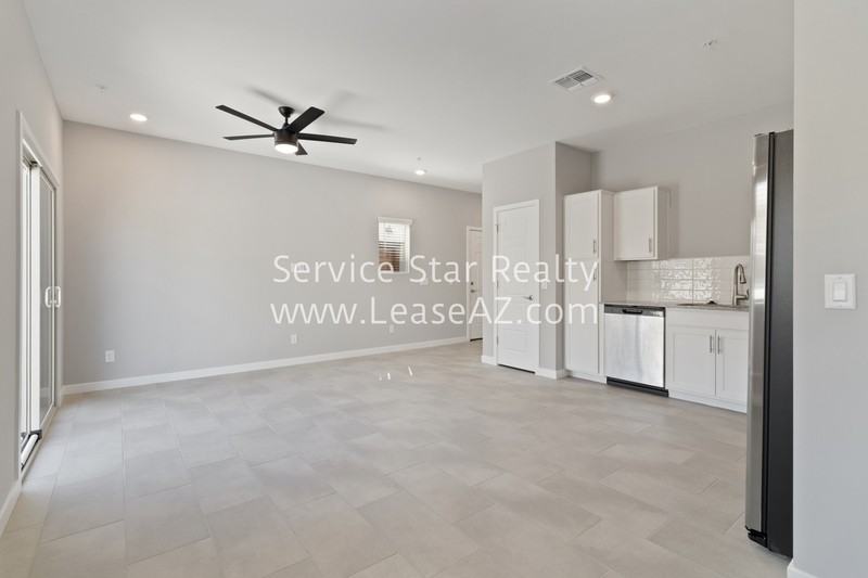 8283 N 22nd Dr - Photo 6 of 28