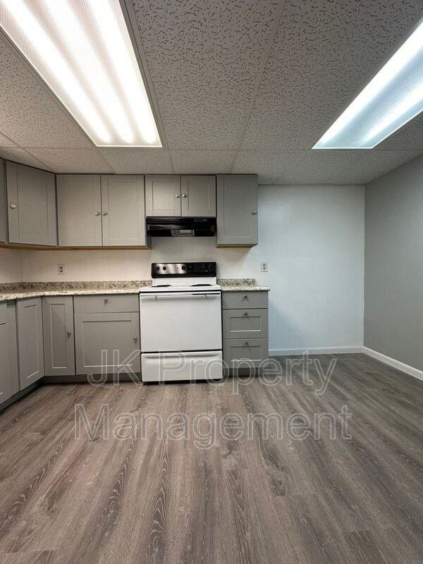 1122 1st Ave Sw #12 - Photo 2 of 33