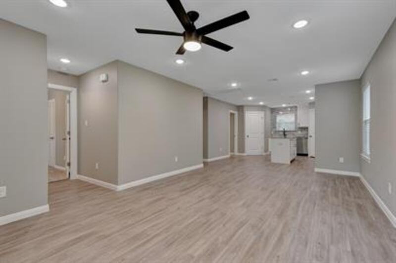 726 E Chestnut St - Photo 2 of 10