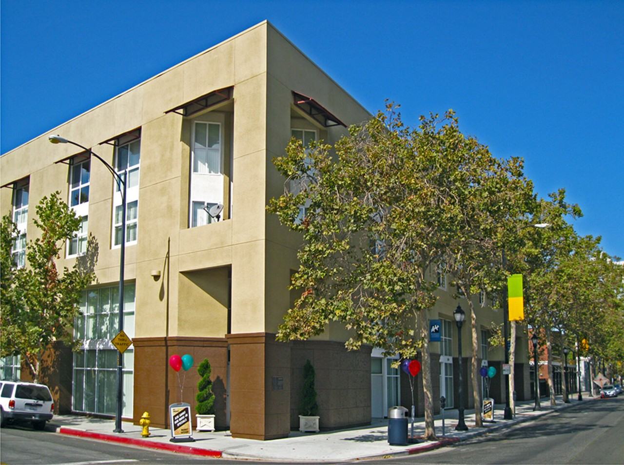 Market Gateway Apartments - Photo 2 of 12