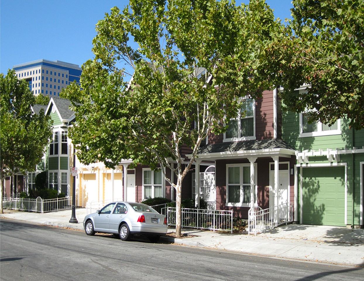 Market Gateway Apartments - Photo 3 of 12