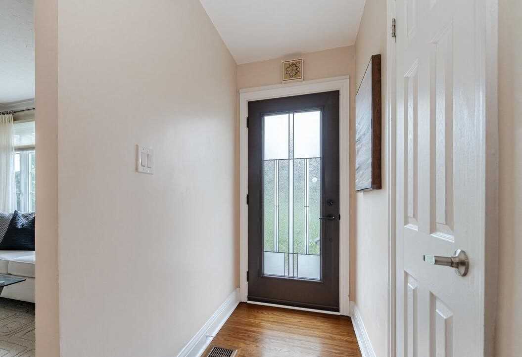 1421 Radcliffe Boulevard - Photo 3 of 16