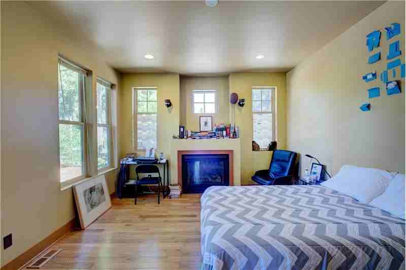 10516 20th Ave Ne - Photo 4 of 19