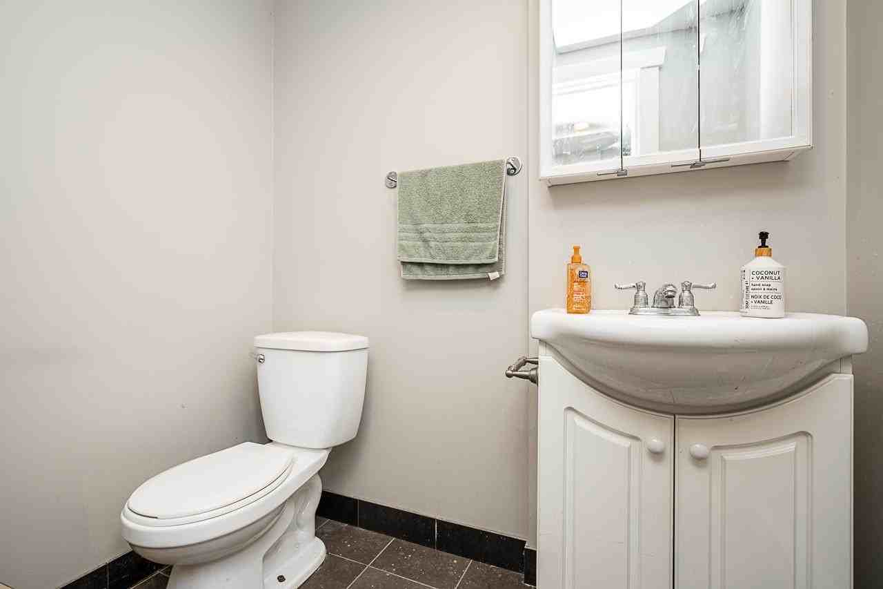 2113 Venice Avenue Basement - Photo 2 of 8