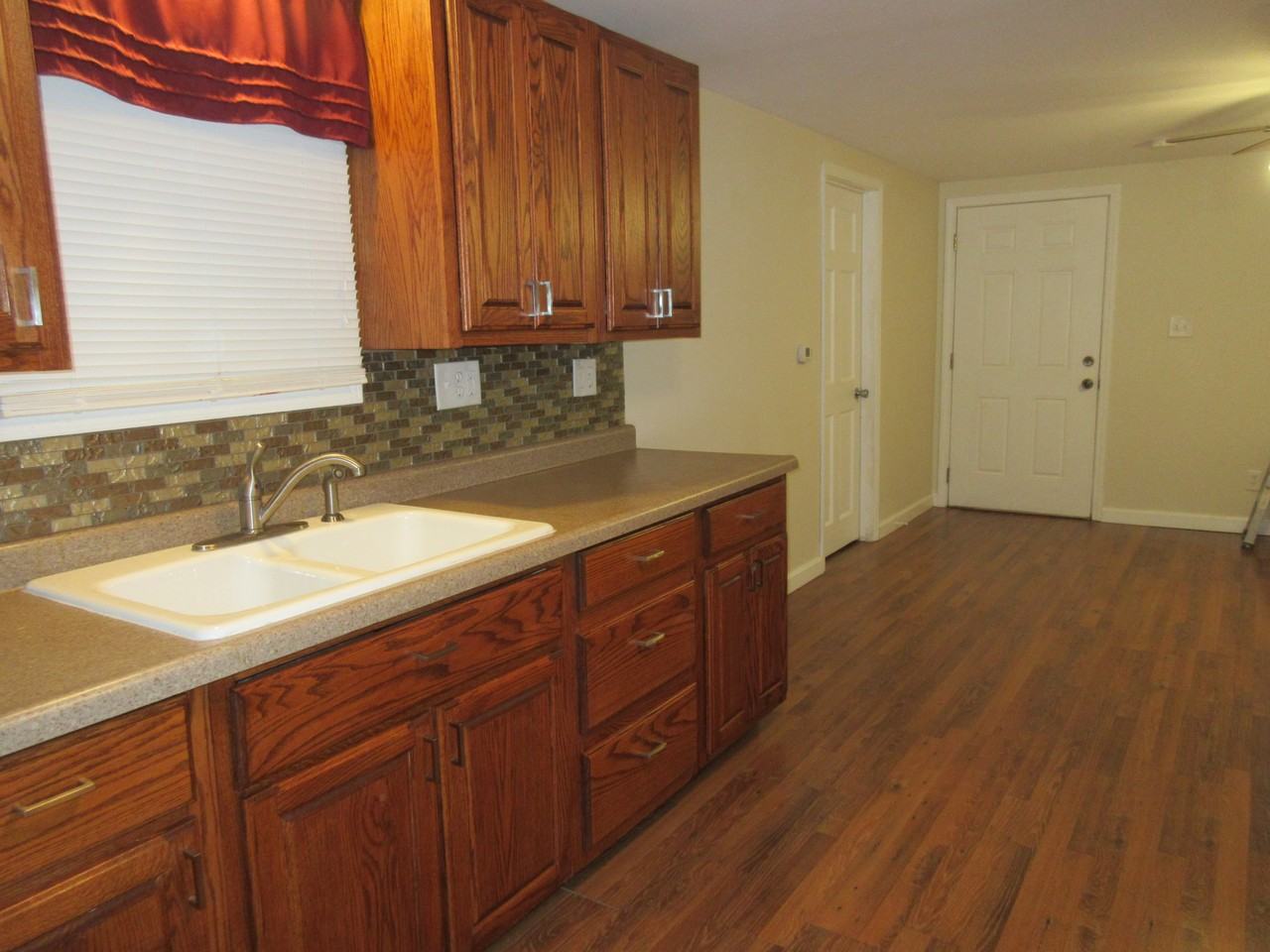 406 East Hanna Street - Photo 2 of 16