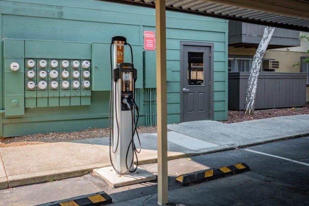 Diablo View Apartments - Photo 5 of 37