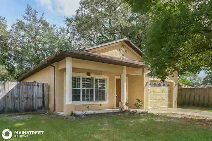 10405 N Connechusett Rd - Photo 3 of 16