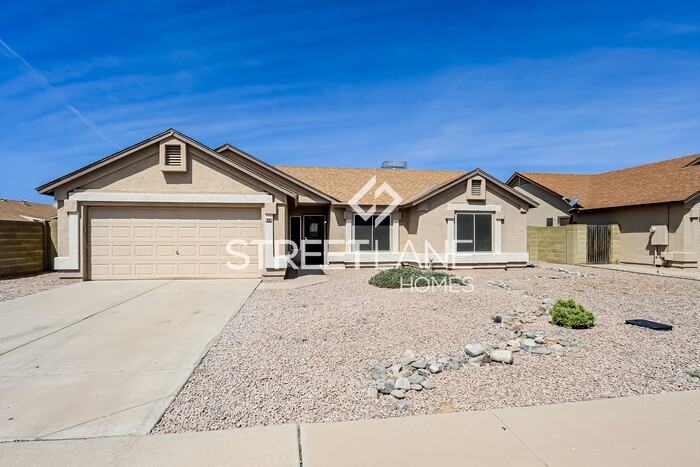 832 N Falcon Dr - Photo 2 of 17