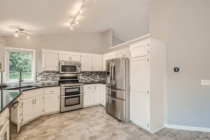 3804 Keri Ann Ln - Photo 3 of 19