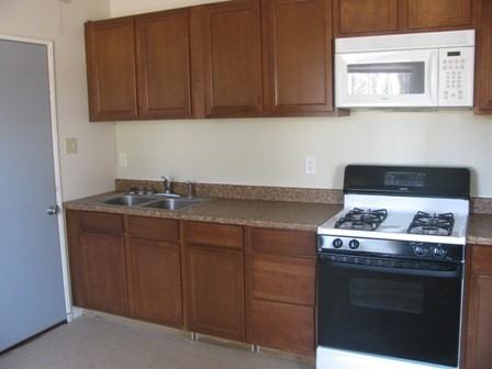 1306 Hollycrest Dr #1 - Photo 4 of 6