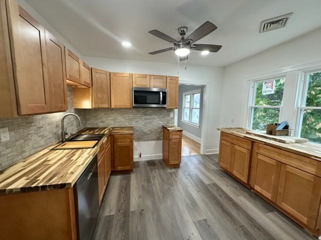 125 Peter St Uppr - Photo 2 of 8