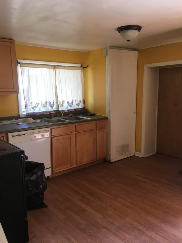 750 West 3rd Street #1 - Photo 2 of 17