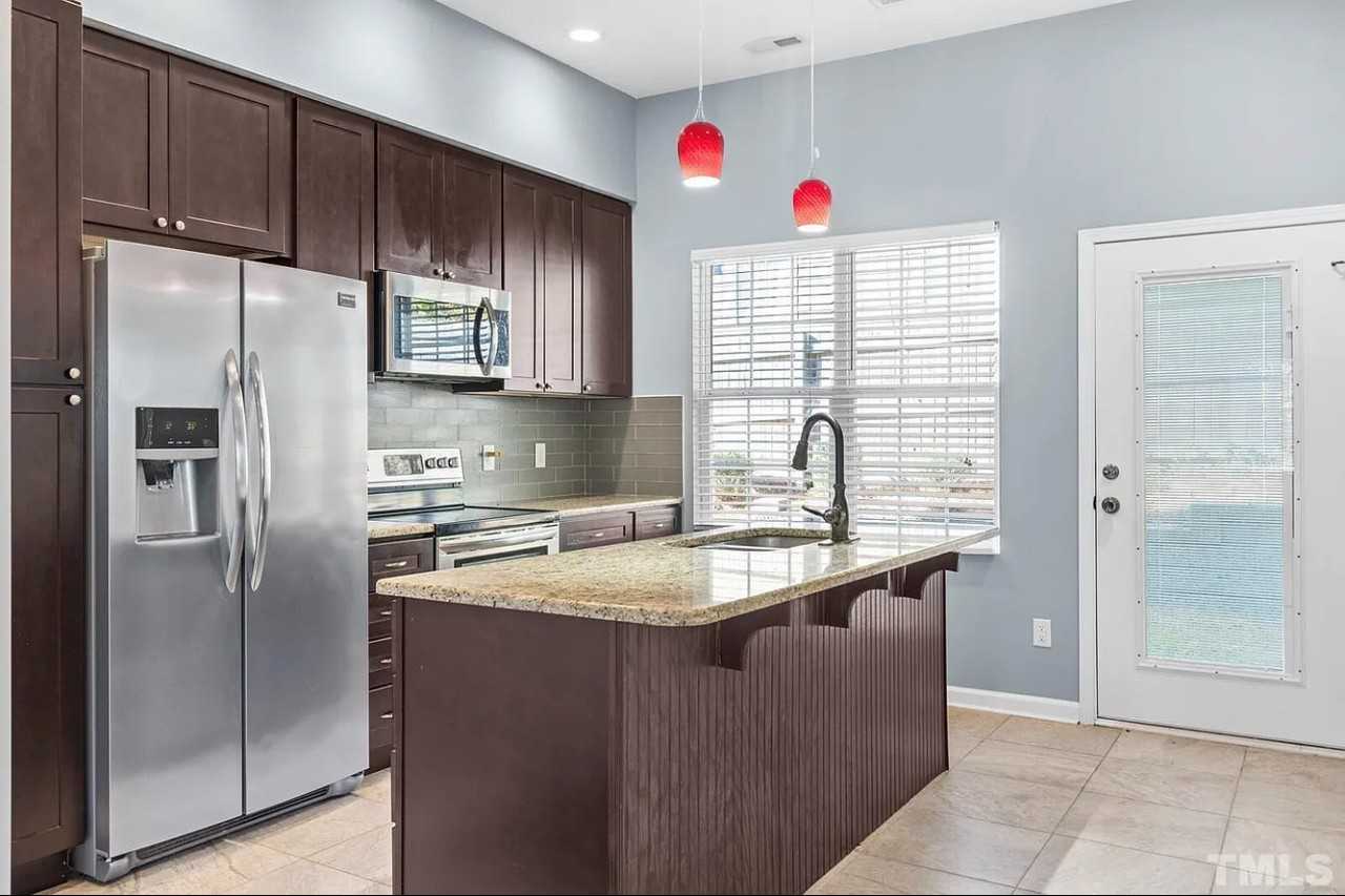 129 Pineland Cir - Photo 2 of 16