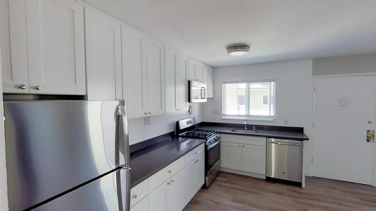 775 Kingston Ave - Photo 3 of 11