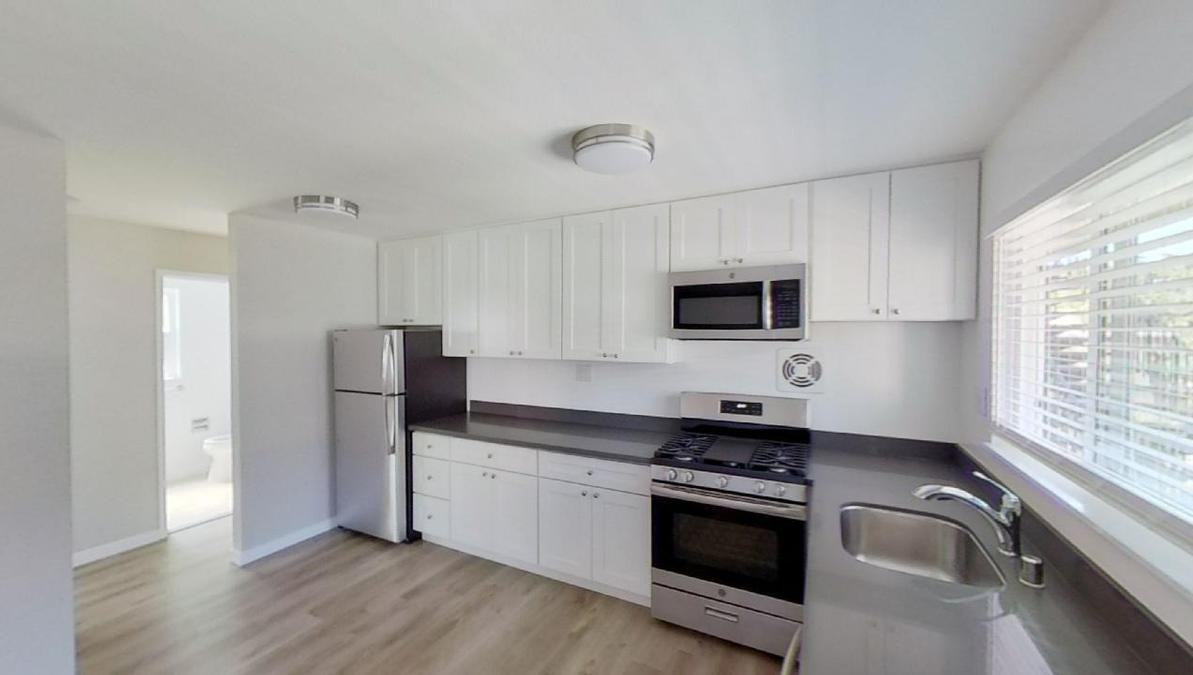 775 Kingston Ave - Photo 4 of 11