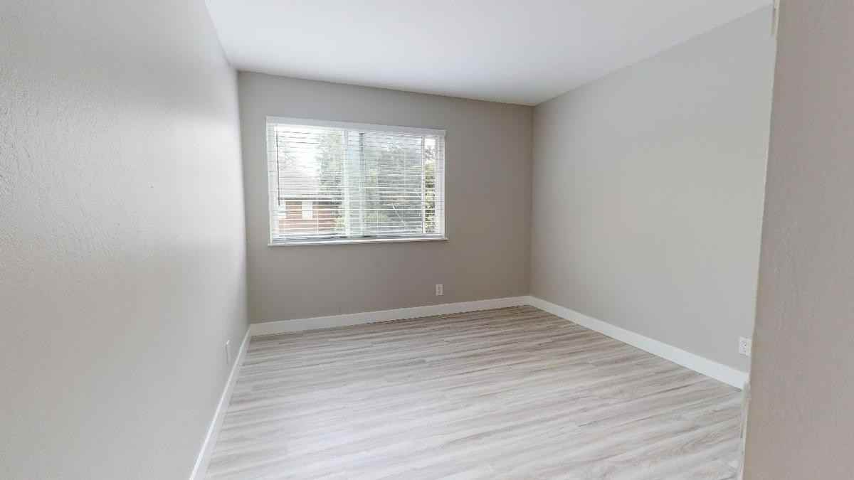 775 Kingston Ave - Photo 5 of 11