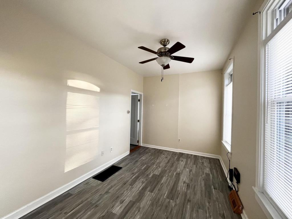 1104 Barrett St - Photo 6 of 8