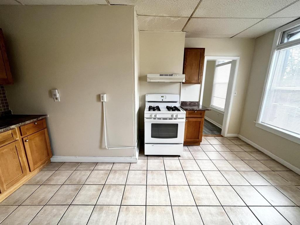 1104 Barrett St - Photo 2 of 8