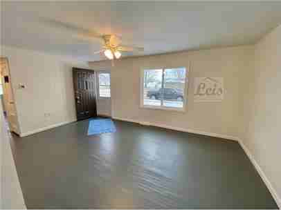 621 Echo St - Photo 2 of 14