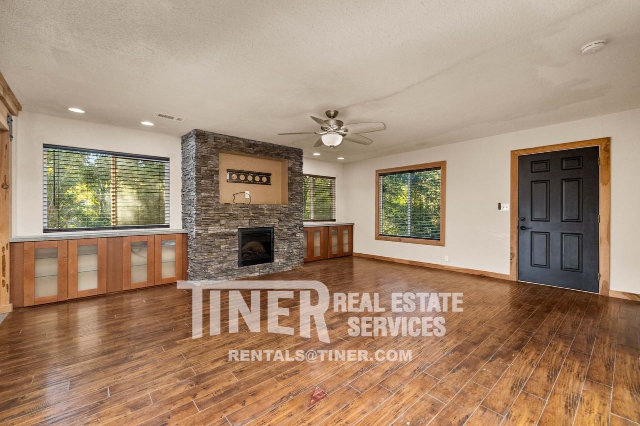 6850 Hillside Dr - Photo 2 of 45