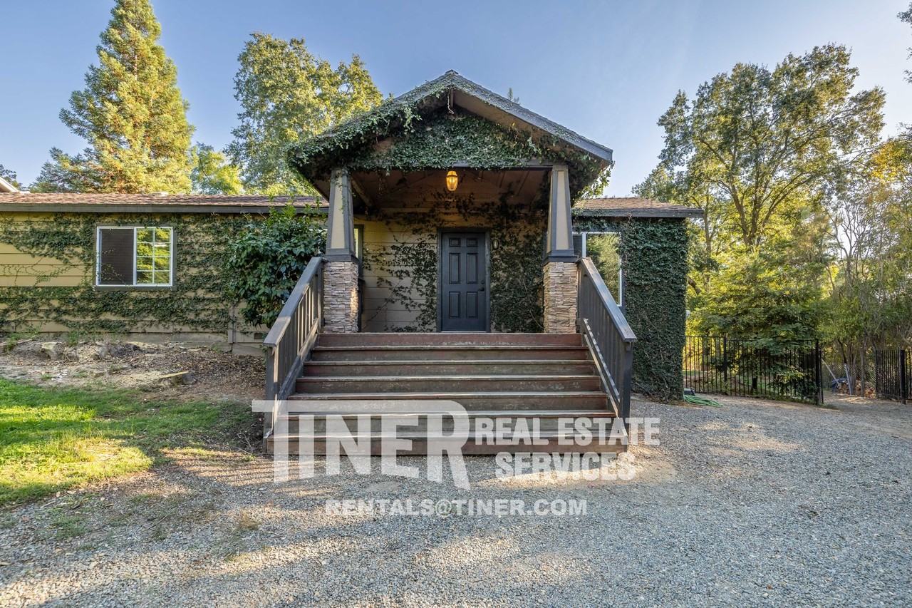 6850 Hillside Dr - Photo 7 of 45