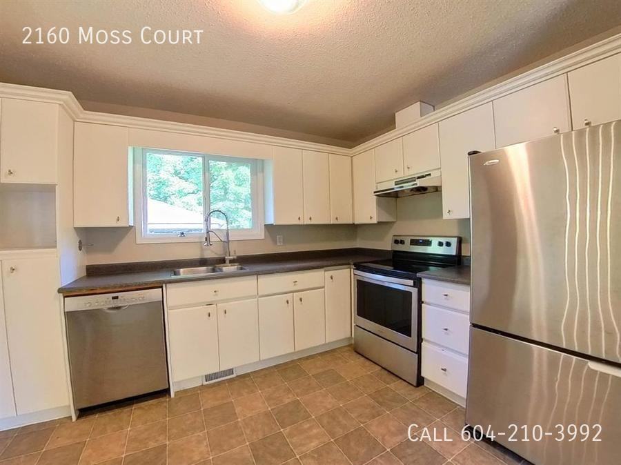 2160 Moss Crt - Photo 2 of 24