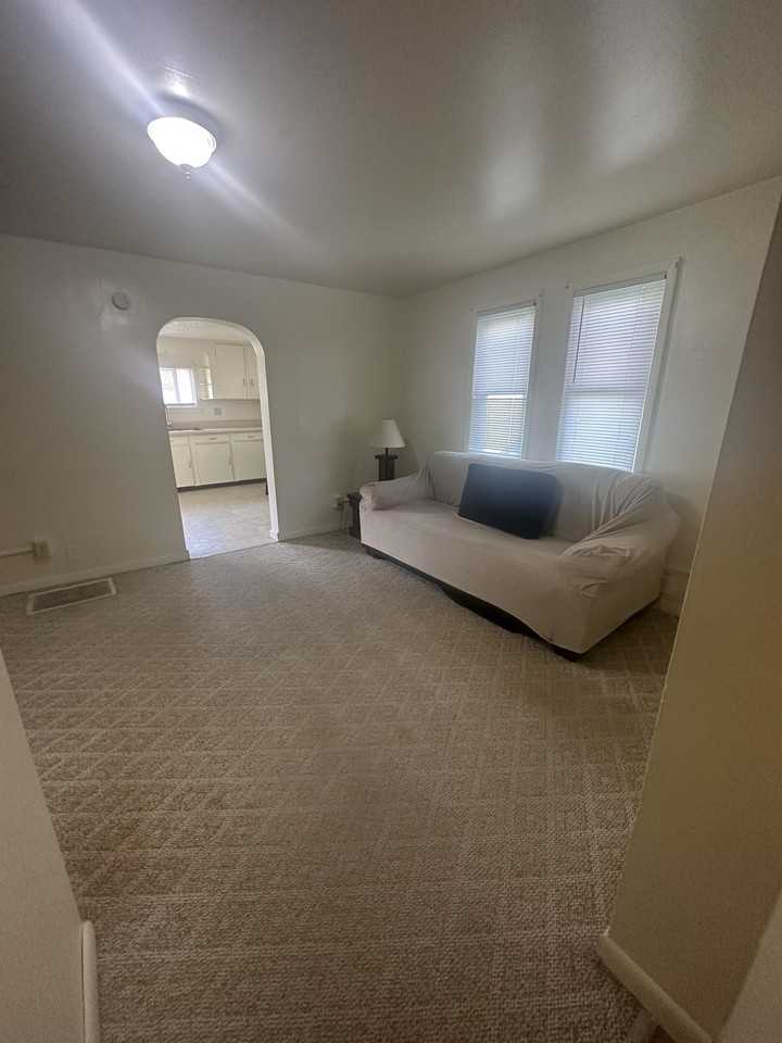 852 Wayne Ave #852 - Photo 4 of 16