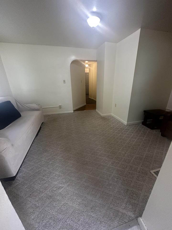 852 Wayne Ave #852 - Photo 5 of 16