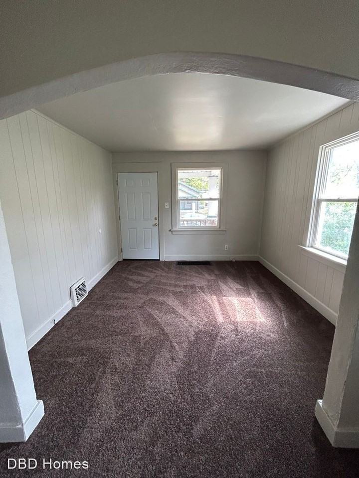 3324 Plaza Dr - Photo 3 of 7