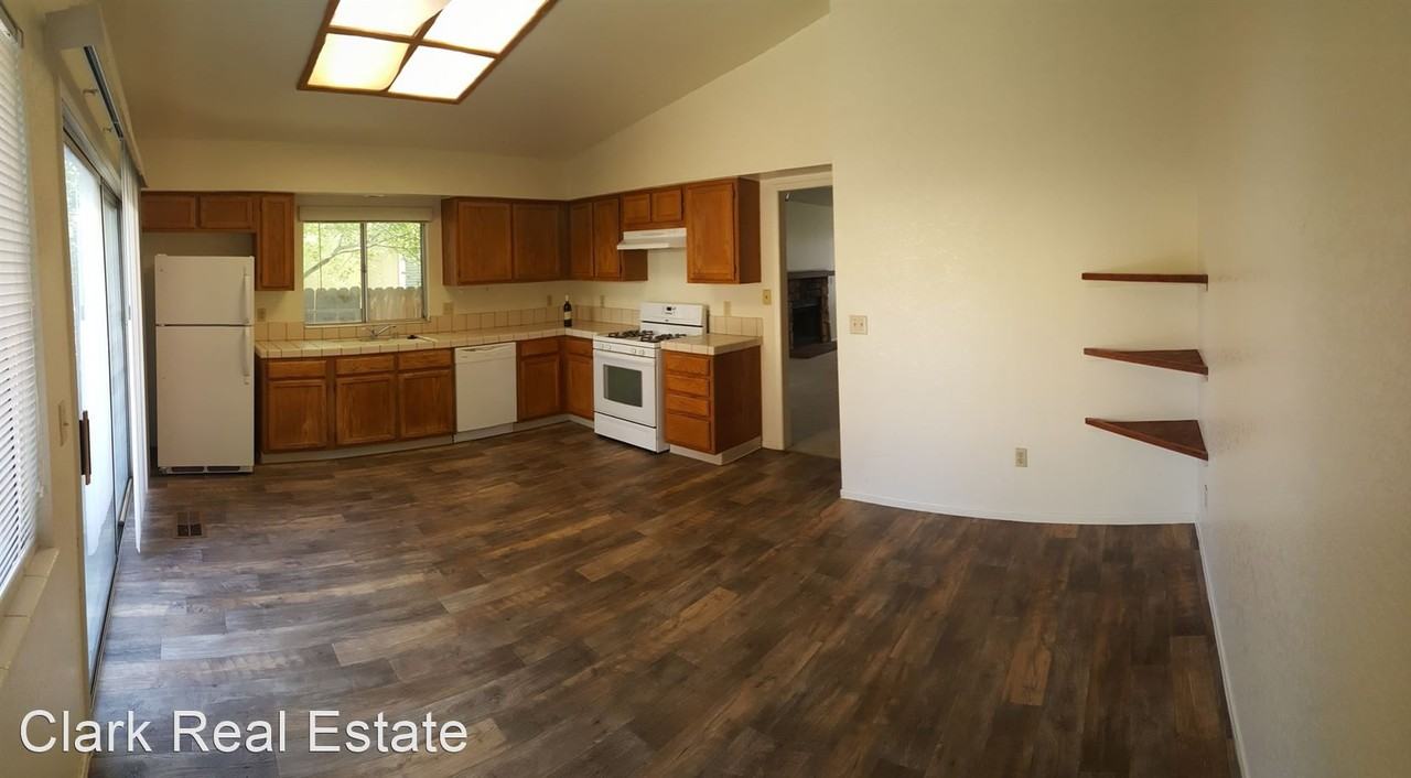 1698 Bluehaven Dr - Photo 3 of 18