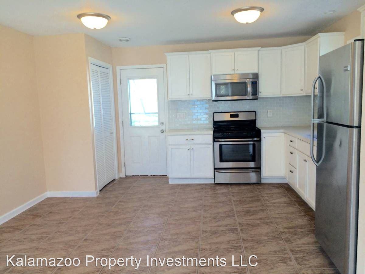 3005 Virginia Ave - Photo 2 of 13